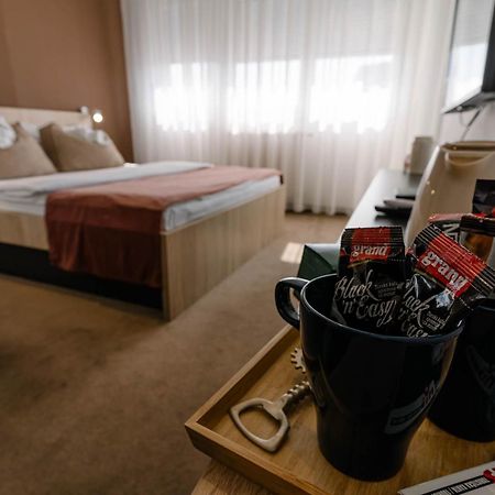 Nar Royalton Accommodation Nis Luaran gambar