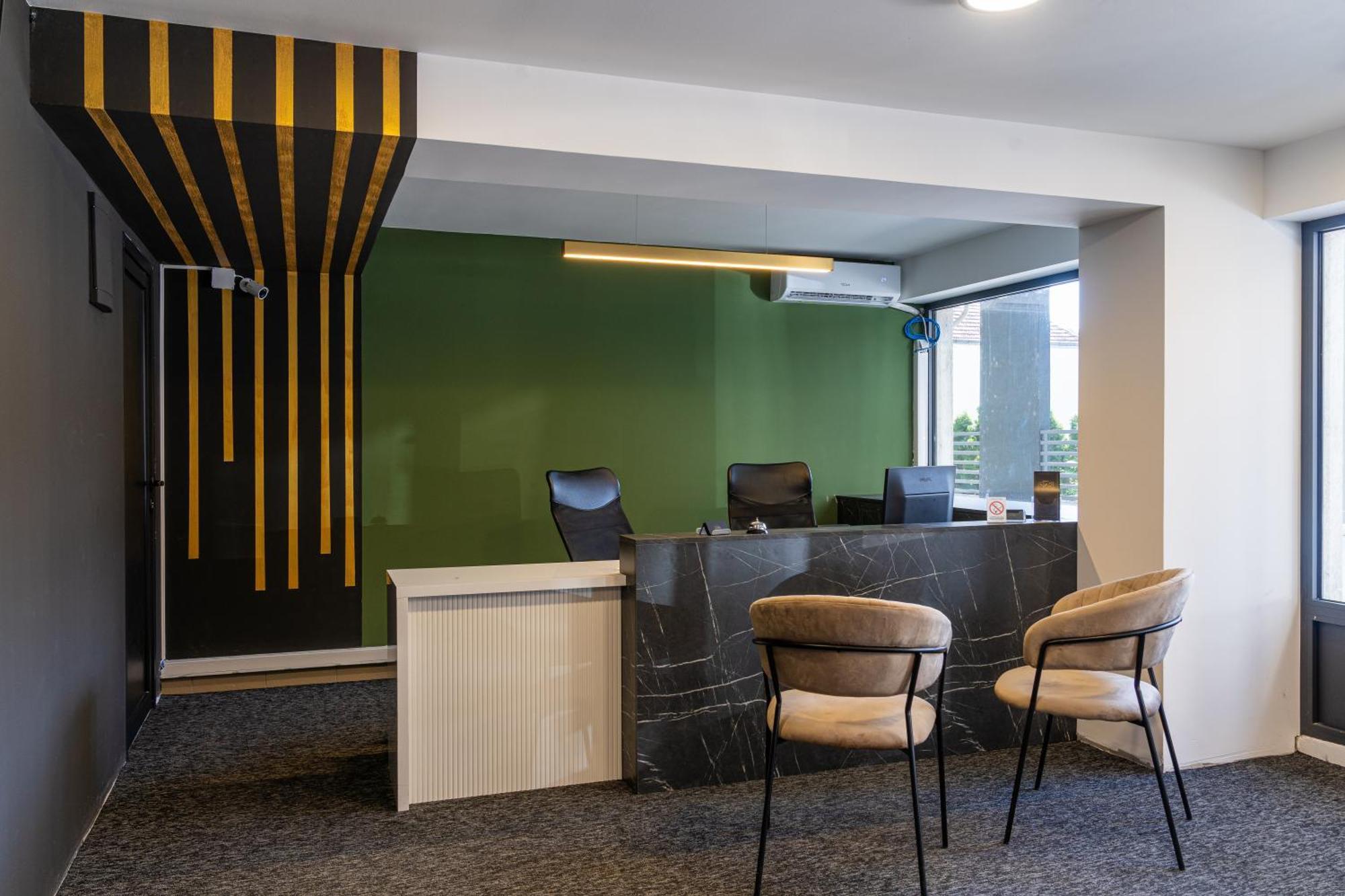 Nar Royalton Accommodation Nis Luaran gambar
